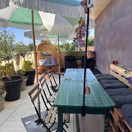 Joli Studio Le Clos D'Aix Avec Grande Terrasse Piscine Et Parking Gratuit Aix-en-Provence Kültér fotó